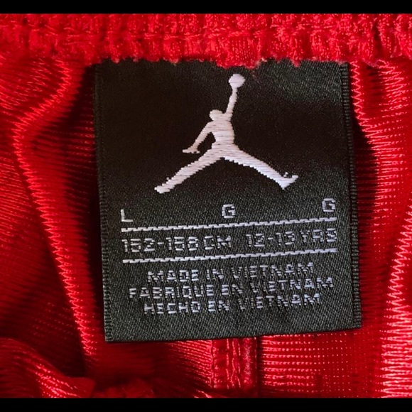 Air Jordan basketball shorts in red ❤️ - Picture 3 of 3